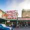 Pike Place Market’i sokak sokak gezin
