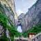 Dünyanın en güzel dağı da denilen Tianmen Dağı’ndaki Tianmen Mağarası’nı görün