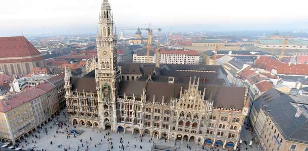 Marienplatz (Meryem Ana Meydanı)