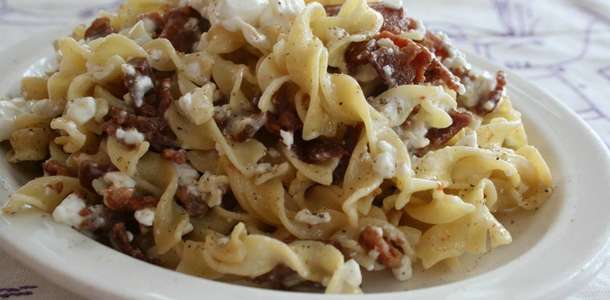 Turos csusza (Peynirli makarna)