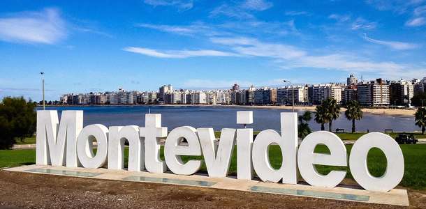 Montevideo sahil yolunda yürüyüş yapın