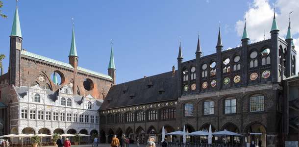 Markplatz ve Rathaus: