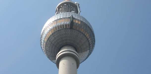 Fernsehturm (Televizyon Kulesi)
