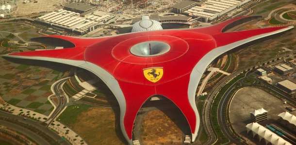 Abu Dabi Ferrari Dünyası’nda şehrin hızını yakalayın  