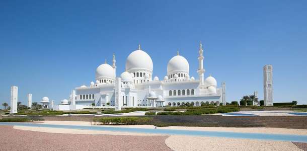 Şeyh Zayed Camisi’nin büyüleyici mimarisi ile etkilenin 