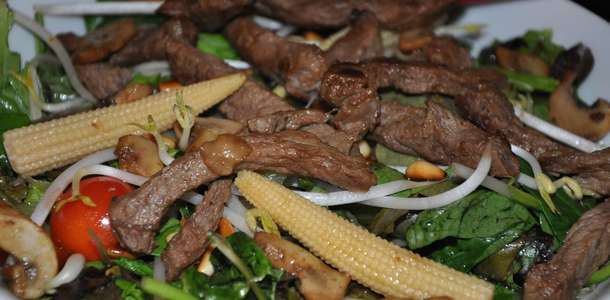 Acılı Etli Salata