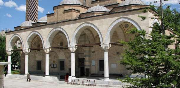 Tarihi camileri ziyaret edin