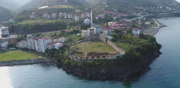 Akçakale’ye çıkın, Karadeniz manzarasının tadını çıkarın 