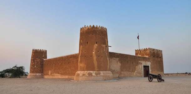 Al Zubarah’ta tarihi kalıntıları inceleyin  