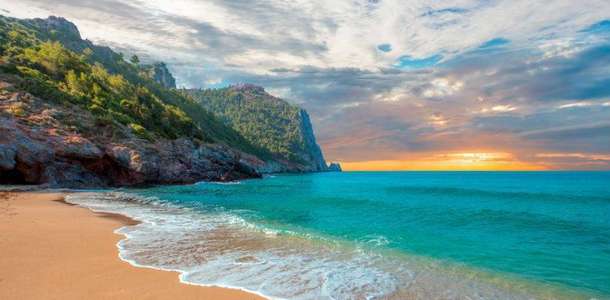 Alanya’nın mavi bayraklı plajlarında yüzün