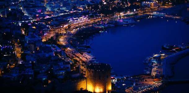 Alanya’nın tarihini ve hareketli gece yaşamını keşfedin