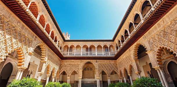 Görkemli Alcazar Sarayı'nı görün  