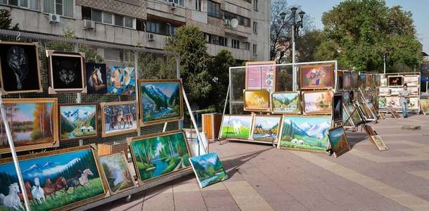 Yaya Caddesi'nde dolaşın