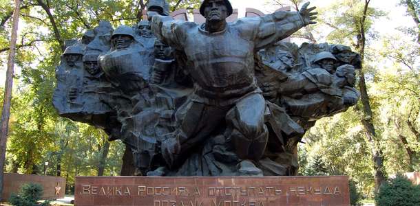 Panfilov Parkı’nda gezintiye çıkın
