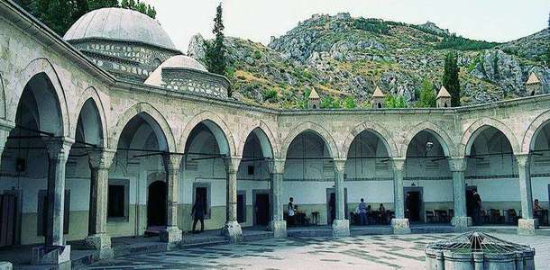 Gök Medrese Camii’yi yakından görün