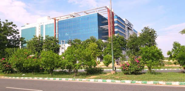 Amrapali Mall’ı gezin