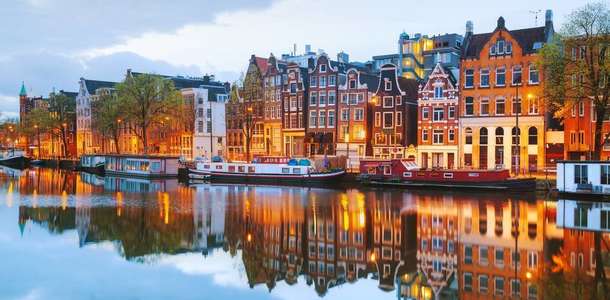 Amsterdam Kanalları’nda tekne turu yapın