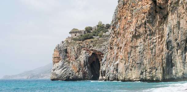 Plajlar ve koylarda Akdeniz’in turkuaz suları ile buluşun
