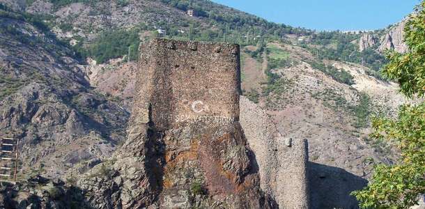 Tarihi Artvin Kalesi’ne gidin