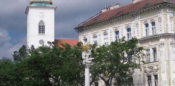 Rybne Namesti Caddesi