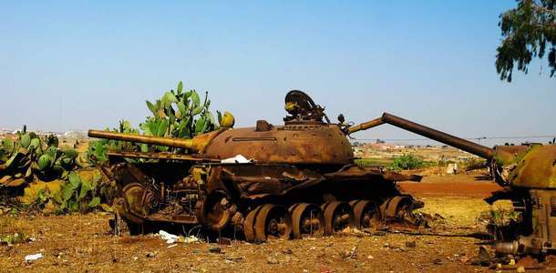 Asmara Tank Mezarlığı’nda eski tankları görün  