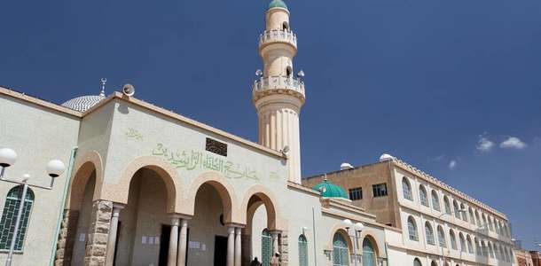 Şehrin en güzel ibadethanelerinden Büyük Cami’yi ziyaret edin  