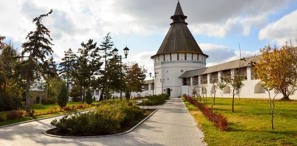 Astrahan Kremlin’de yürüyüş turlarına katılın