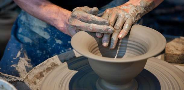 Çanak atölyelerinde kendi çömleğinizi oluşturun 