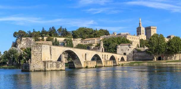 Avignon Köprüsü’nün muhteşem manzarasını seyredin  