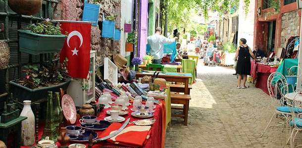Ayvalık Antikacılar Çarşısı’nda gezinin