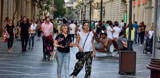 Lankaran’da yerel halkla iletişim kurun