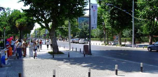 Bağdat Caddesi’nde dolaşın