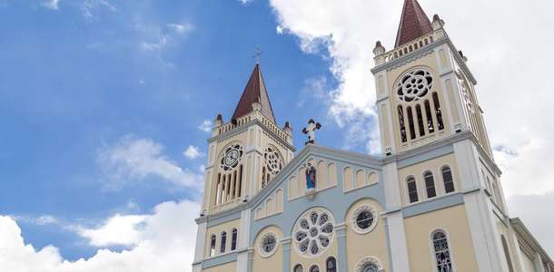 Baguio Katedrali'nin farklı mimarisini görün