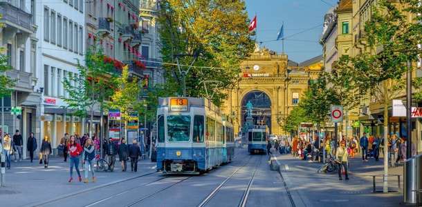 Bahnhofstrasse'ye kadar yürüyün