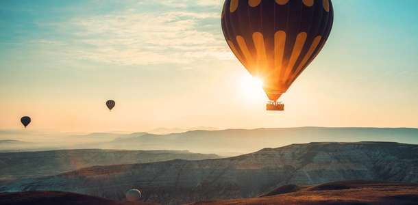 Sabahları balonla gökyüzüne çıkın 