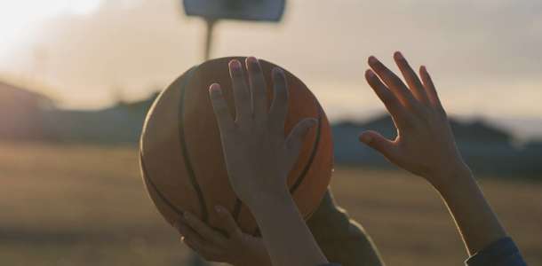 Yerlilerle basketbol oynayın