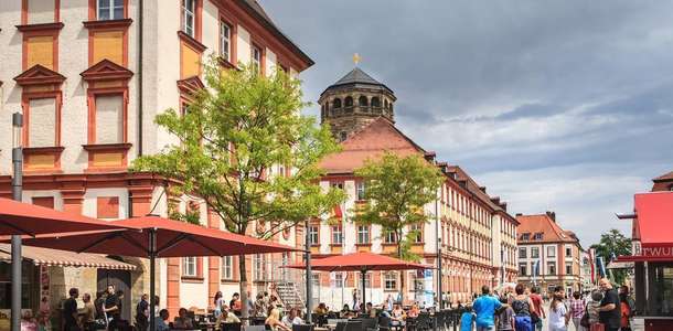 Bayreuth sokaklarında alışveriş yapın