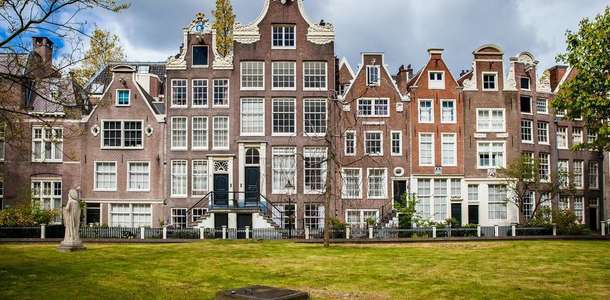 Begijnhof’daki Amsterdam'ın en eski evini görün