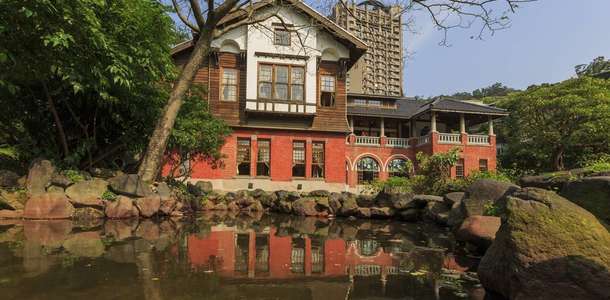 Beitou Kaplıcası’nda şifalı sularda yüzün