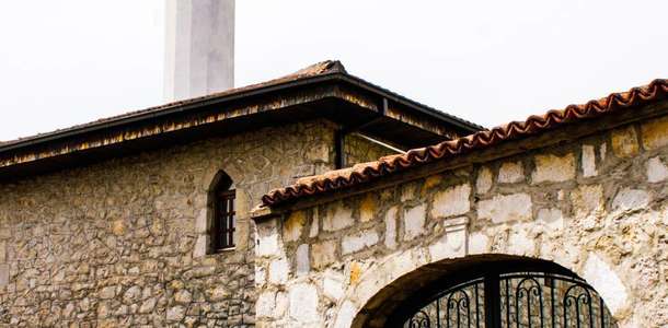 Penjica Camii’nin benzersiz mimarisini keşfedin