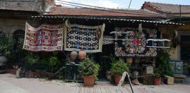 Bergama halılarının dokusunu hissedin 