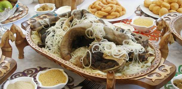 Restoranlarında oturun yerel lezzetlerini tadın