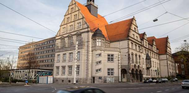 Şehrin sokaklarında yürüyün ya da bisikletle dolaşın