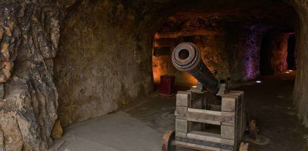 Bock CaseMates’in yeraltı tünellerini ve mağaralarını görün