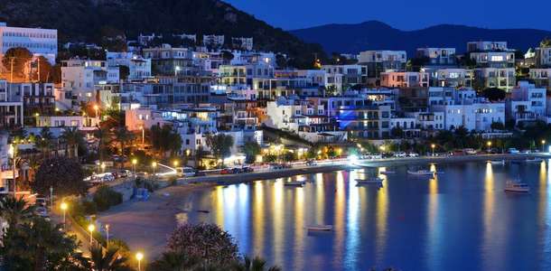 Geceleri Bodrum’un merkezinde eğlenin 