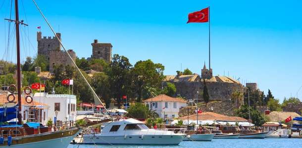 Tekneyle koyları dolaşın  