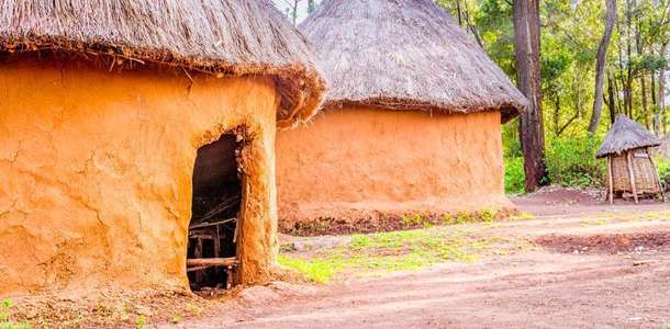 Bomas Of Kenya'da yerel sanatçılarla bir araya gelin