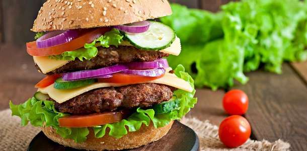 Dev boyutlu hamburgerleri tadın 