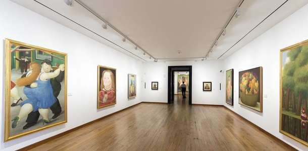 Botero Müzesi’nde sergilenen tabloları görün  