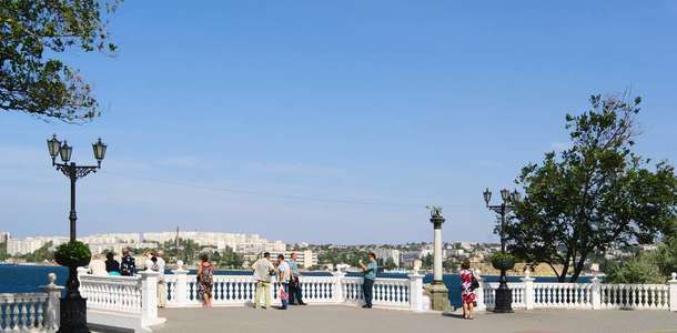 Primorsky Bulvarı'nda yürüyüşe çıkın